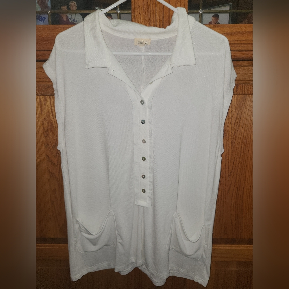 Women's POL Sleeveless Top Med/Large NWOT